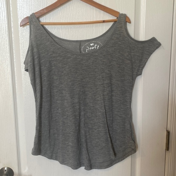 Poof size L Cold shoulder short sleeve heather gray top NWOT - Picture 1 of 4